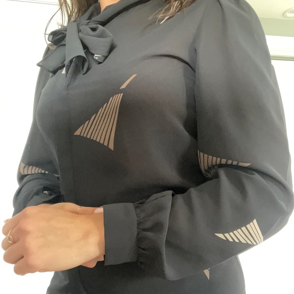 Vintage Jones New York Black Geometric Button Down Blouse - Picture 2 of 6